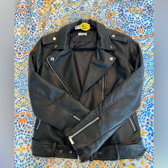 Beautiful vegan leather jacket from Ardenes. Is new and comes with tag. - Picture 2 of 5